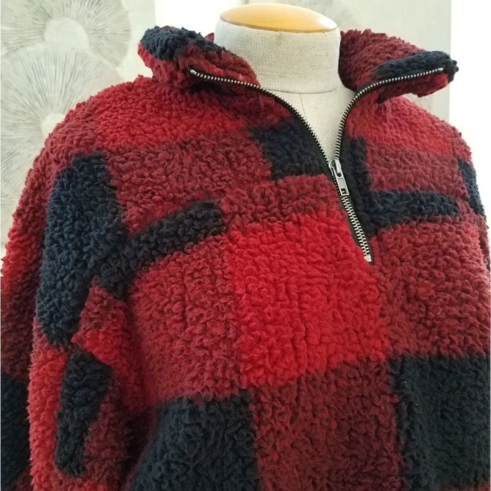 Thread & Supply Wubby Fleece Pullover - Picture 4 of 8